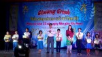 Lãnh đạo thành phố trao học bổng cho các em học sinh có hoàn cảnh khó khăn