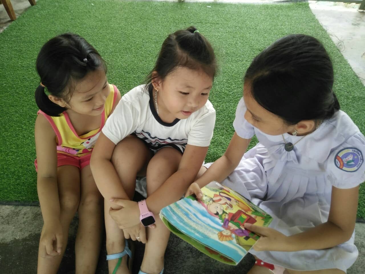 Yêu thương nơi hành lang lớp học