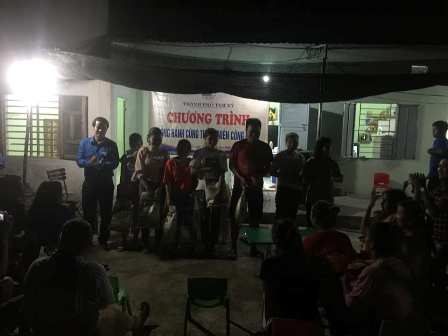 anh thanh nien cong nhan khu tro 2