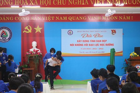 Tuyên truyền biển đảo và tổ chức diễn đàn xây dựng tình bạn đẹp,  nói không với bạo lực học đường