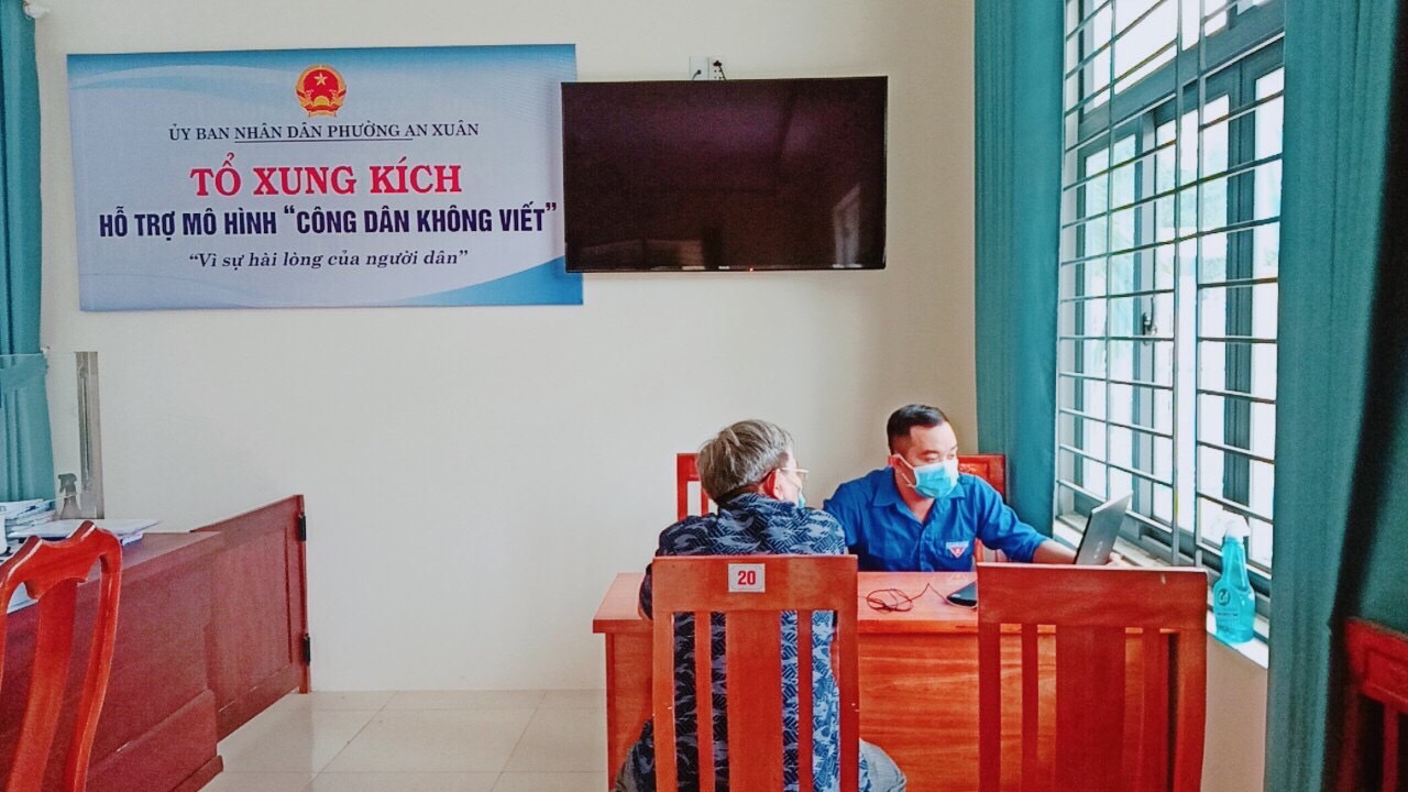 Đoàn viên, thanh niên thành phố Tam Kỳ tiếp tục thực hiện “Mô hình công dân không viết” hỗ trợ người dân "giải quyết" thủ tục hành chính