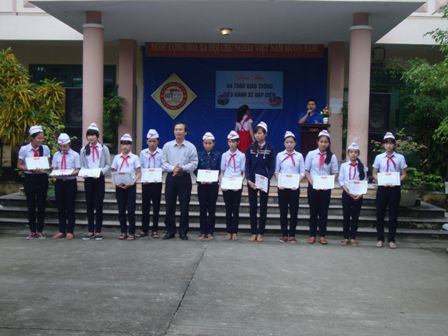 Tam Kỳ: Các Liên đội tổ chức Sơ kết 2 năm thực hiện quy định đội mũ  bảo hiểm khi điều khiển xe đạp điện và phát động năm An toàn giao thông 2016