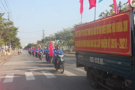 ĐVTN thành phố diễu hành tuyên truyền bầu cử Quốc hội và HĐND các cấp