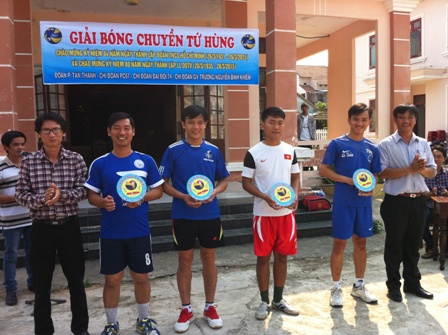 Tân Thạnh phối hợp tổ chức giải bóng chuyền tứ hùng