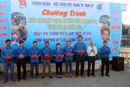 Hoạt động kỷ niệm 124 năm ngày sinh nhật Bác