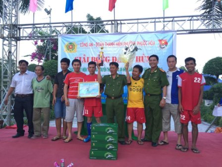 Phường Phước Hòa: Tổ chức giải bóng đá tứ hùng