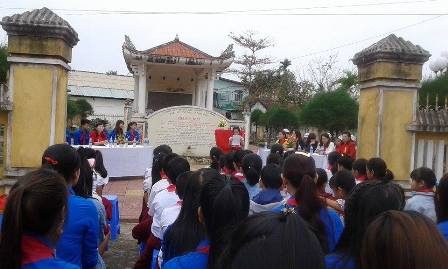 Liên đội trường TH Lê Văn Tám: Tổ chức kết nạp Đội viên tại địa chỉ đỏ